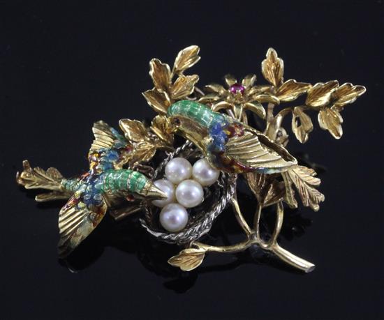 An early 1960s 18ct gold, enamel and cultured pearl set birds nest brooch, 45mm.